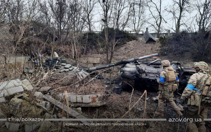 За время полномасштабной войны "Азов" уничтожил в Мариуполе по меньшей мере 1157 оккупантов и 49 танков