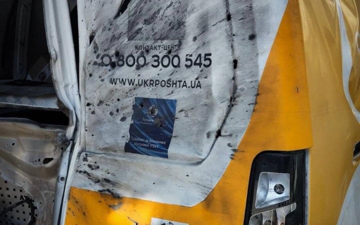 На Сумщині російський дрон атакував поштову автівку