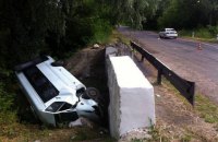 В Луганской области перевернулся бус, 12 человек пострадали 