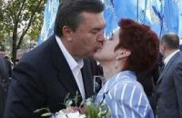 Прочность семьи важна для Януковича и Азарова