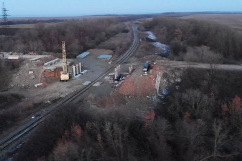 ​Председатель Донецкой ОГА показал, как происходит строительство путепровода между Бахмутом и Светлодарском