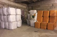 В порту Одессы изъяли 30 тонн контрабандной зимней одежды из Китая