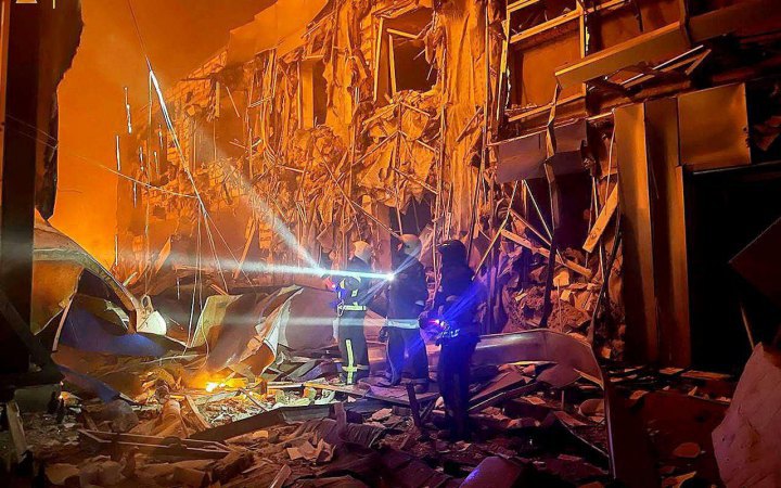 Враг сжег историческую достопримечательность в Нью-Йорке Донецкой области и всю ночь обстреливал Николаевщину, - сводка ОВА