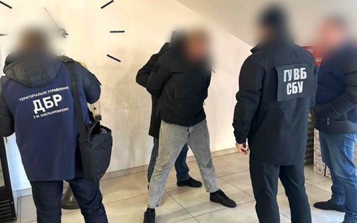 Буковинець за 10 тис. доларів обіцяв посаду у відділі по боротьбі з корупцією СБУ
