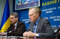 Азаров рассказал Кингу, как ему тяжело работать с Путиным