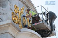 На Майдане Независимости впервые помыли Стелу
