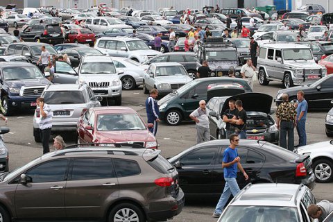 Зниження акцизів на старі іномарки не зашкодило українському автопрому, - економіст