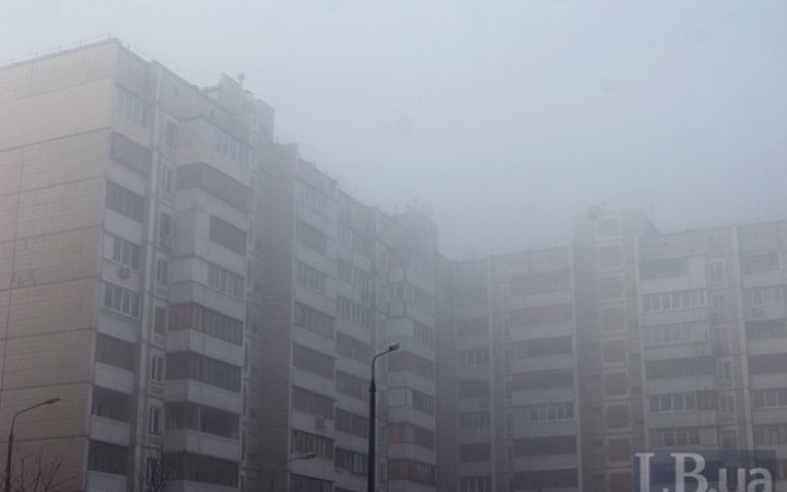 ​Киянам радять закрити вікна та не виходити на вулицю