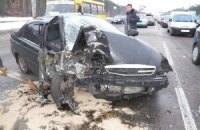 ДТП в Киеве: Lanos врезался в столб, погибла женщина