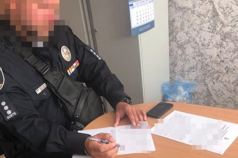 На Донеччині у кабінеті начальника патрульної поліції знайшли набої та гранату
