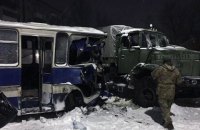 В Донецкой области столкнулись военный КрАЗ и автобус с шахтерами (обновлено)
