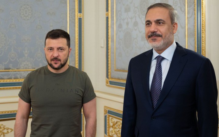 До України прибув міністр закордонних справ Туреччини