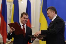 БЮТ: власть заменит гривну рублем