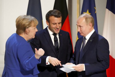 Меркель и Макрон провели с Путиным совместную видеоконференцию 
