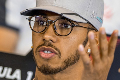 Пилот Ф1 Льюис Хэмилтон выиграл 50-й Гран-при в карьере