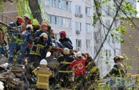 Головне за ніч та ранок четверга, 14 травня: ракетні удари по Києву, понад 240 боєзіткнень, взяття під варту Єрмака