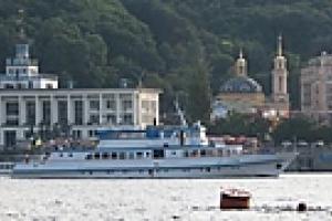 В Киеве открыт рейс теплохода с Почтовой площади до Березняков