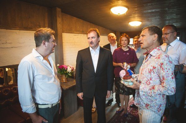 Одним из первых ресторан-салон посетил глава КГГА Александр Попов