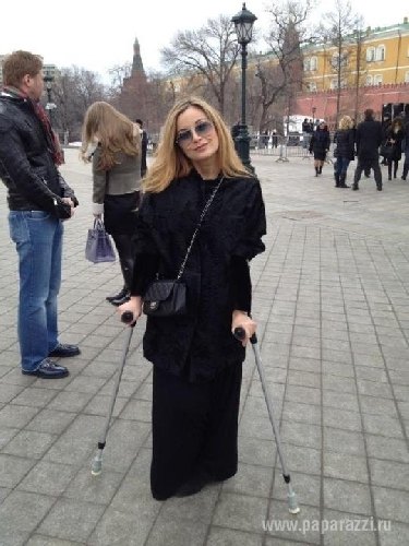 Ольга Орлова вынуждена передвигаться на костылях