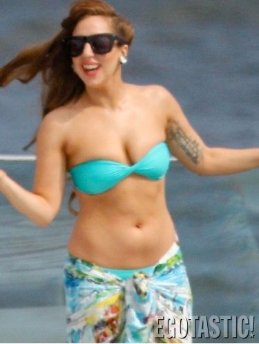 Леди Гага на пляже в Бразилии