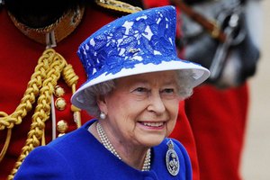 Елизавета II пожаловалась, что подарки для королевы "уже не те"