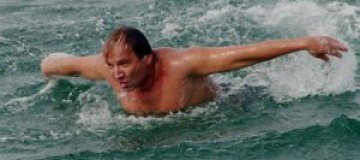 Украинец проплыл пять километров при температуре воды +7°C