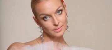 Анастасия Волочкова шокировала откровенным шпагатом в бане