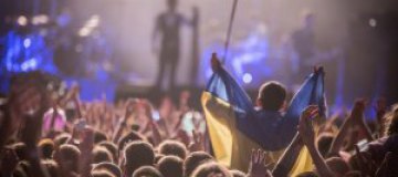 На концерте "Океана Ельзи" в Минске ОМОН отбирал украинскую символику