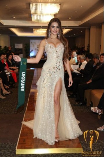 Кристина Опарина получила первый титул на &quot;Мисс Земля 2011&quot;