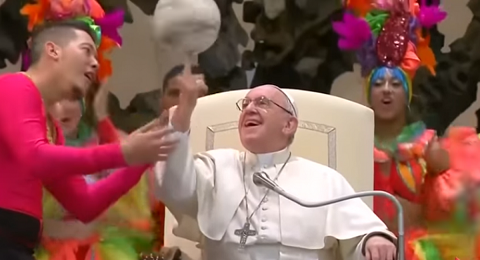 Папа Римский удивил кубинских циркачей