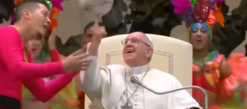 Папа Римский удивил кубинских циркачей