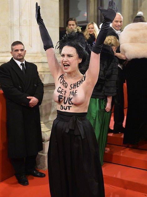 Активиска Femen Алиса Виноградова на Венском Балу