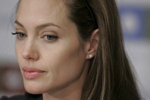 Анджелина Джоли: "Я молюсь за Украину, чтобы вы были едины"