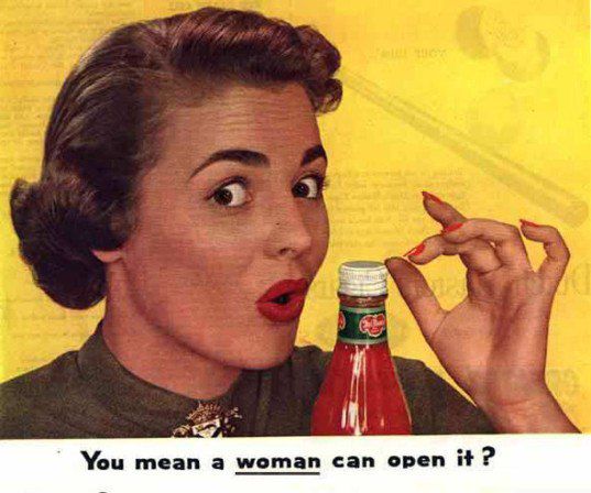 Реклама кетчупа с новой конструкцией крышечки. Слоган: &quot;То есть, даже женщины смогут открыть?&quot;