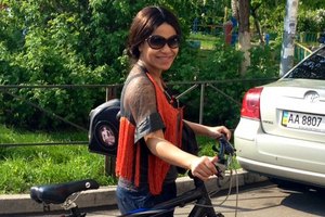 Гайтана берет велосипед в Баку