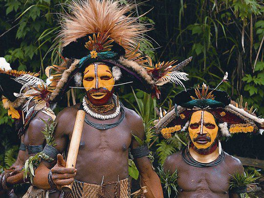 В Новой Гвинее почти у каждого племени есть свой способ приветствия