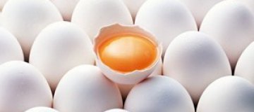 Житель Туниса умер съев 28 сырых куриных яиц