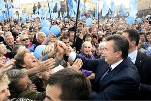 Янукович пожаловался на бессонницу из-за "злости" и "хамства" людей 