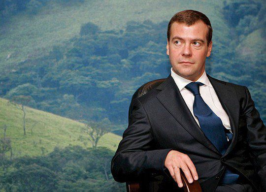 Дмитрий Медведев &quot;косит&quot; в
одежде под Владимира Путина