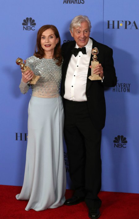 Французская актриса Изабель Юппер и режиссер Пол Верхувен, получившие награды за фильм &quot;Она&quot;