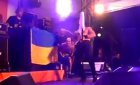 Музыкант "Bloodhound Gang" помочился на флаг Украины