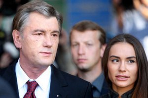 Ющенко в детстве бил дочь скакалкой