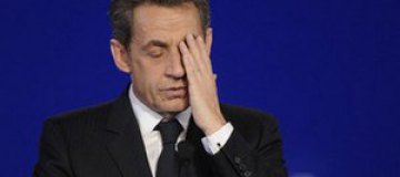 Саркози забросали яйцами 