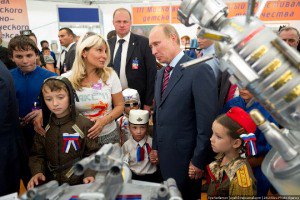 На Путина напали дети в маскарадных костюмах 