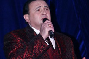 Оперный певец Гришко больше не хочет носить "гей-одежду"