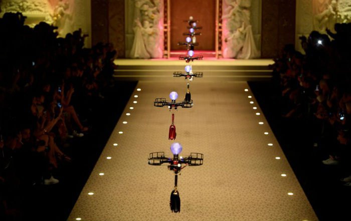 Показ Dolce&amp;Gabbana открывали дроны