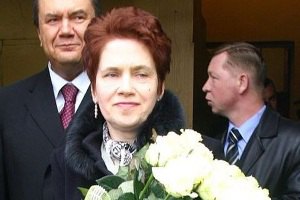 Людмила Янукович сходила на свадьбу крестника
