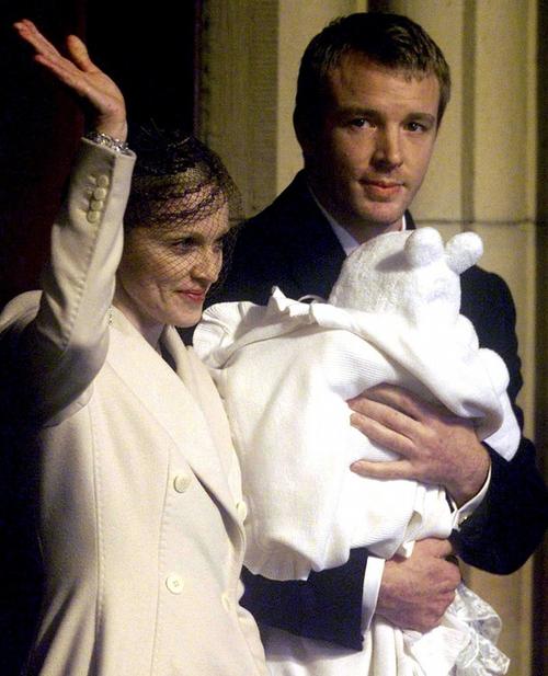 В 2000 году у Ричи и Мадонны родился сын Рокко