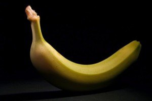 В Швеции на водителя автобуса напала женщина с бананом