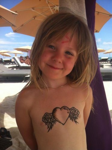 Первая татуировка пятилетней дочери Глюкозы